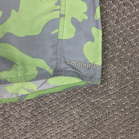 Patagonia Wavefarer Board Shorts Men's 34 Green Gray Floral tropical Swim - Picture 2 of 11